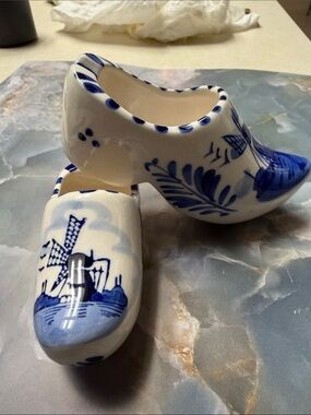 Blue delft & White Ceramic Delft-Style Decorative Clogs